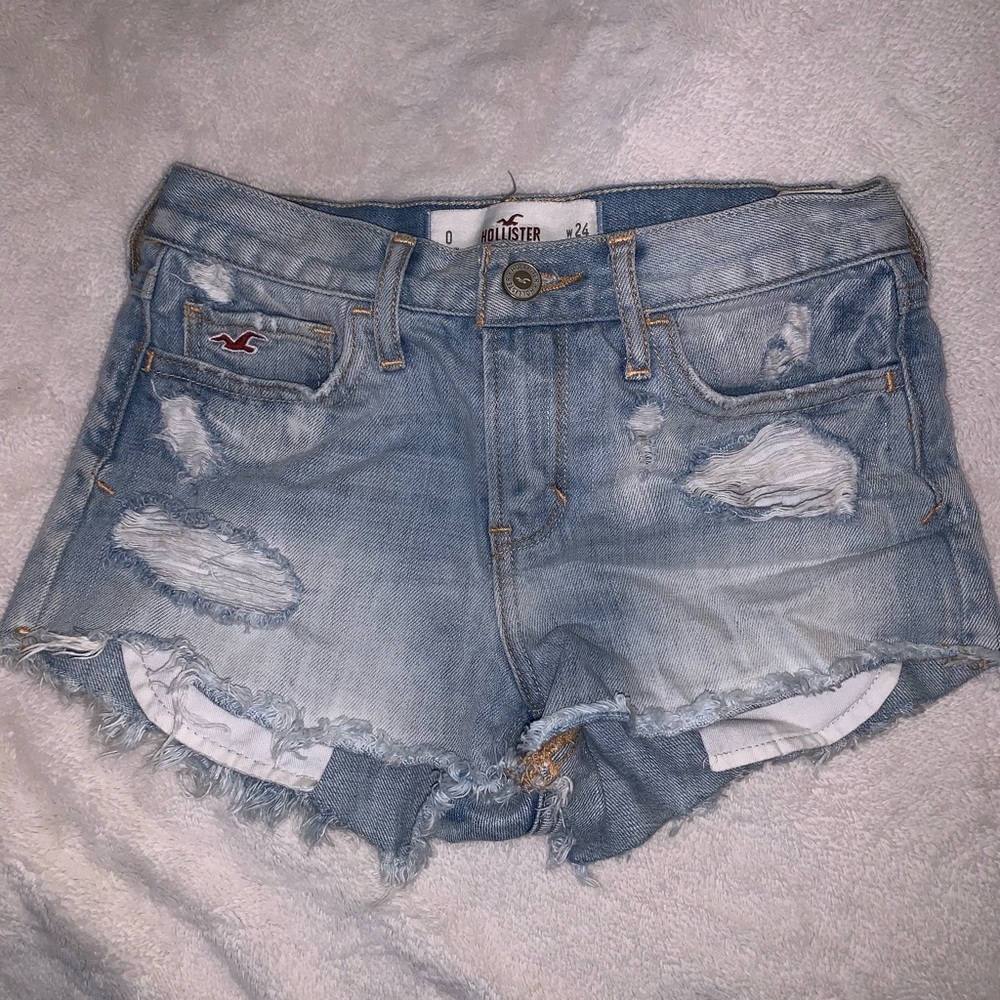 Light wash ripped jean shorts